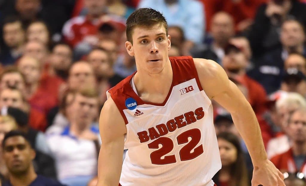 Ethan Happ in baglia Badgers