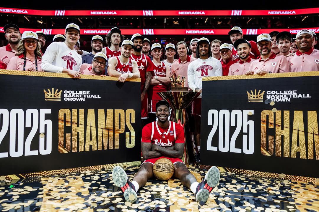 La festa di Nebraska dopo la vittoria al Crown