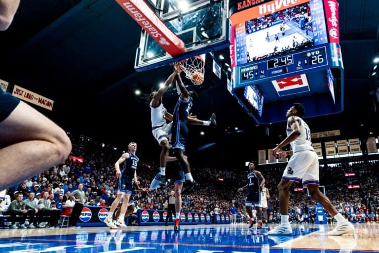 Kansas BYU schiacciata Peterson